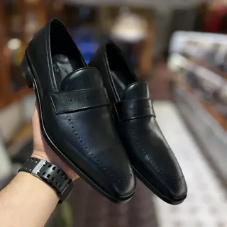 کفش چرم مردانه دستدوز مشکی با طراحی کلاسیک